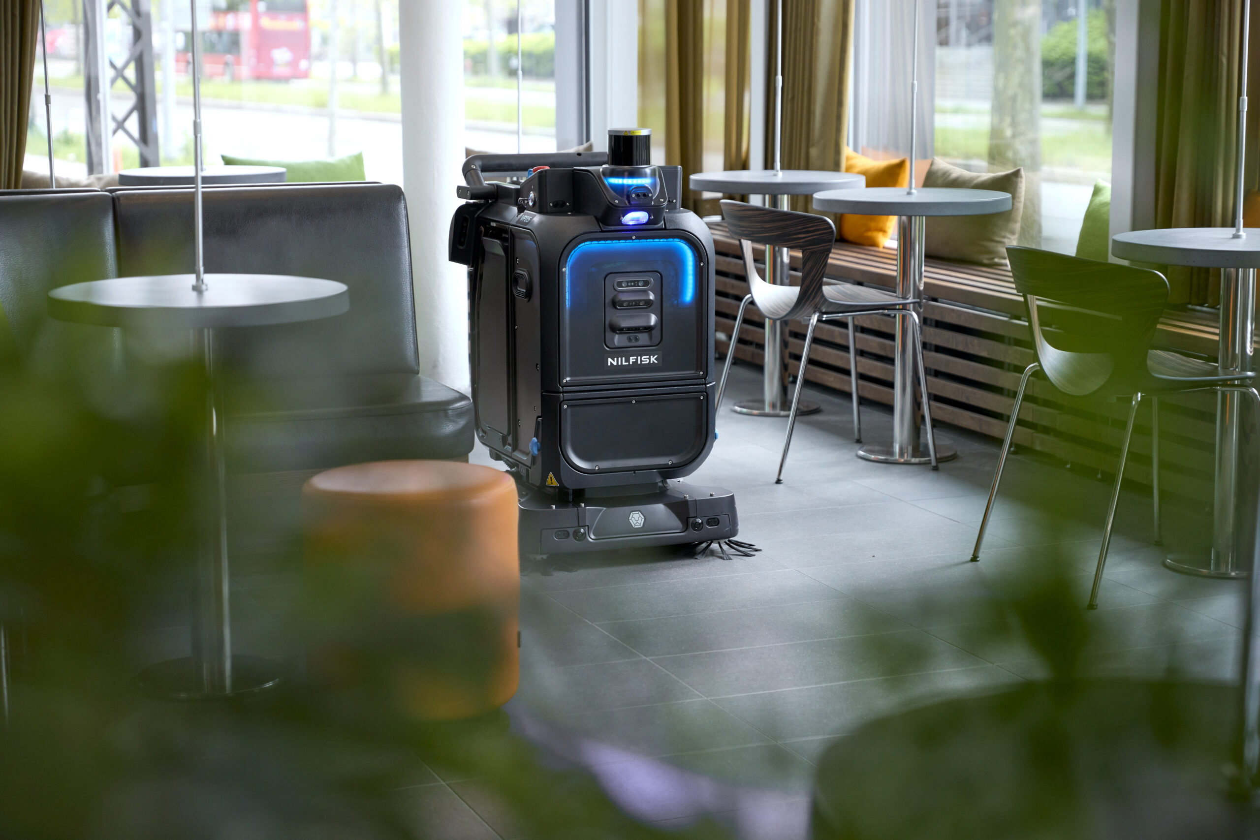 VP25 commercial robot vacuum cleaning hotel